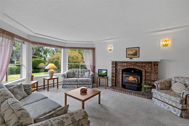 2 of 35 - 464 Quatsino Rd, Qualicum Beach, BC