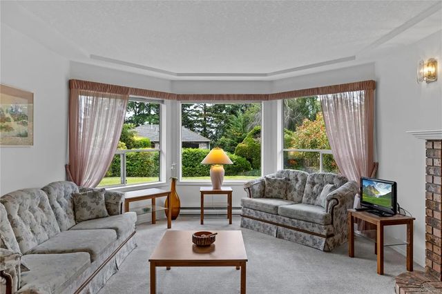3 of 35 - 464 Quatsino Rd, Qualicum Beach, BC