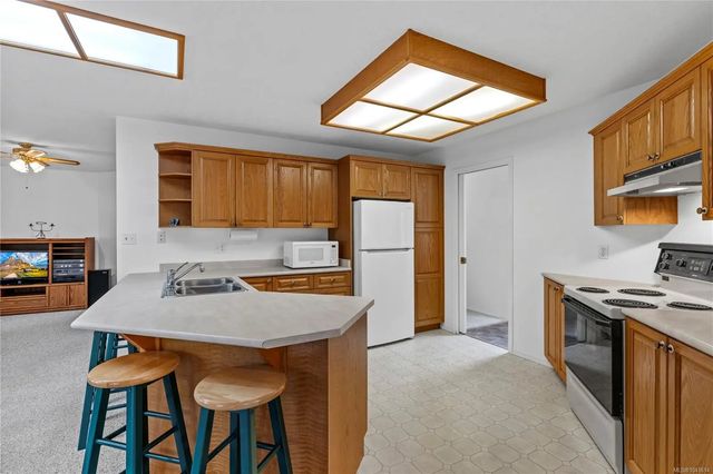 4 of 35 - 464 Quatsino Rd, Qualicum Beach, BC