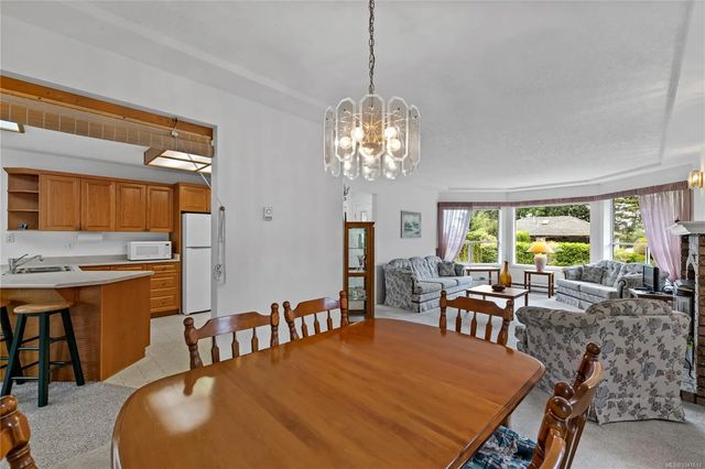 5 of 35 - 464 Quatsino Rd, Qualicum Beach, BC