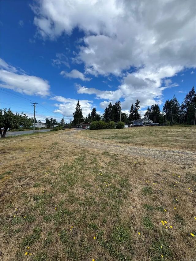 4 of 32 - Lot A Ross Ave, Royston, BC