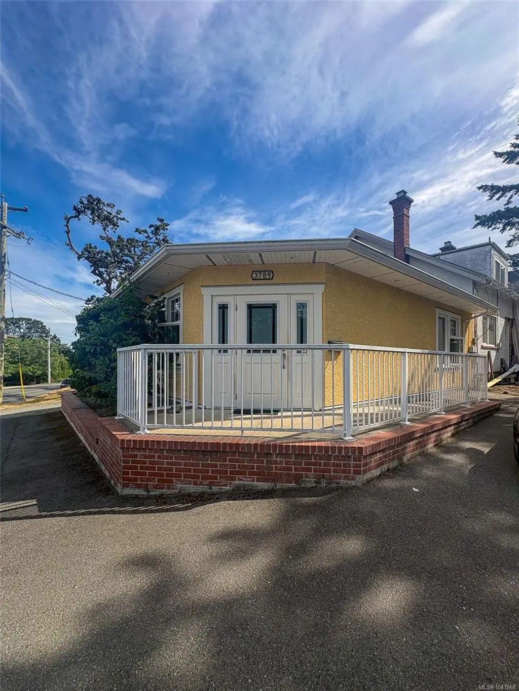 3789 Quadra St, Saanich