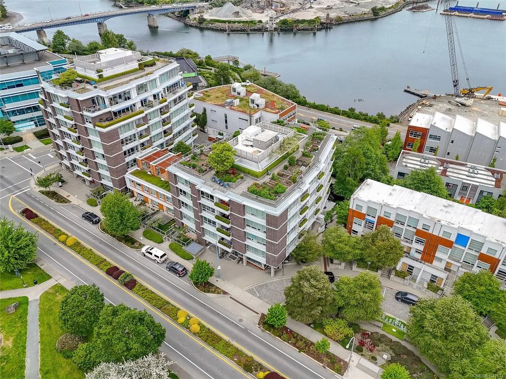 391 Tyee Rd 406, Victoria