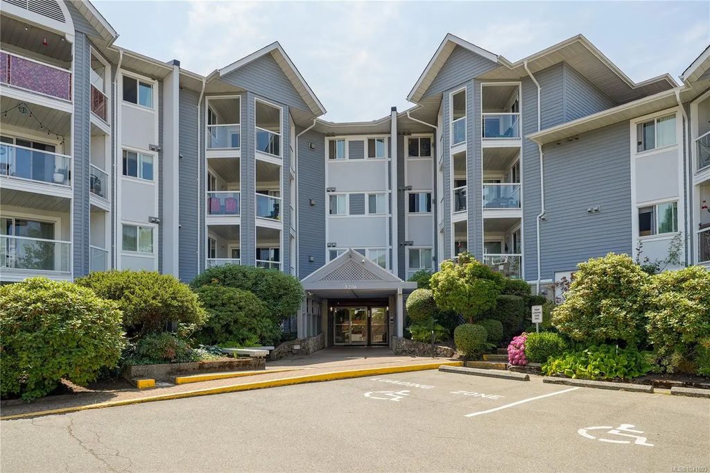 3206 Alder St 101, Saanich