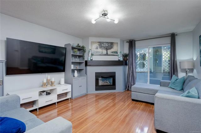 2 of 26 - 3206 Alder St 101, Saanich, BC