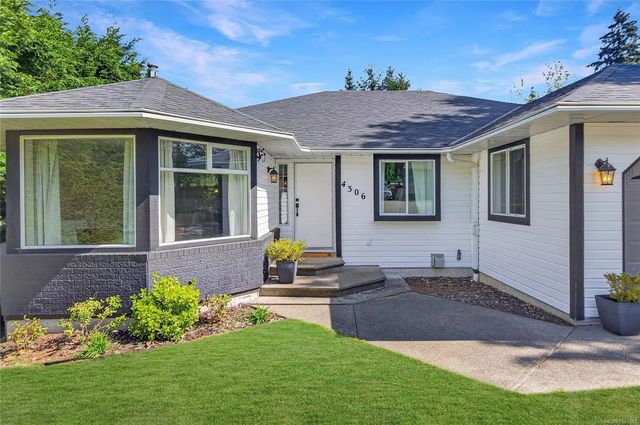 2 of 84 - 4306 Briardale Rd, Royston, BC
