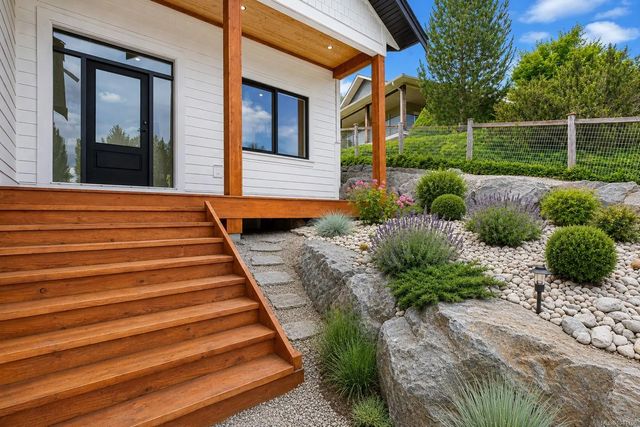 2 of 27 - 464 Mountain View Dr, Lake Cowichan, BC