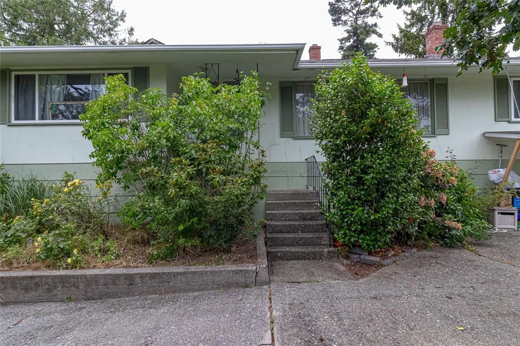 4021 Glanford Ave, Saanich