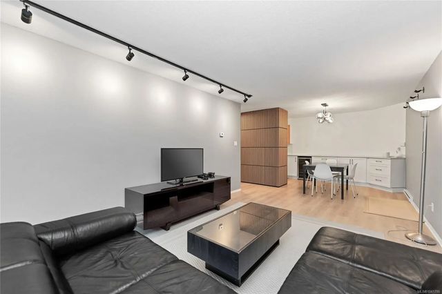 3 of 22 - 2022 Foul Bay Rd 212, Victoria, BC
