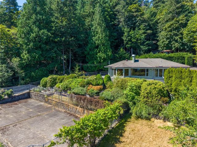 2 of 77 - 4916 Lochside Dr, Saanich, BC