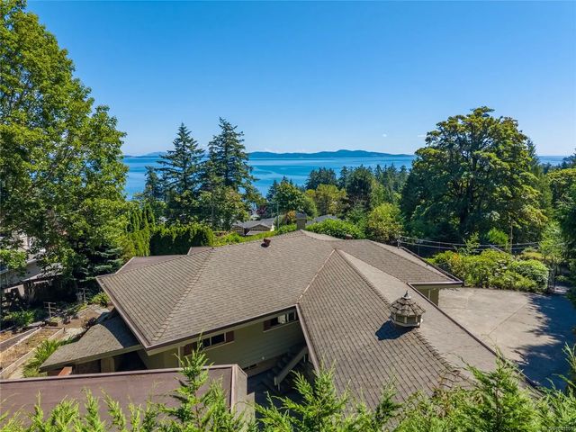 3 of 77 - 4916 Lochside Dr, Saanich, BC