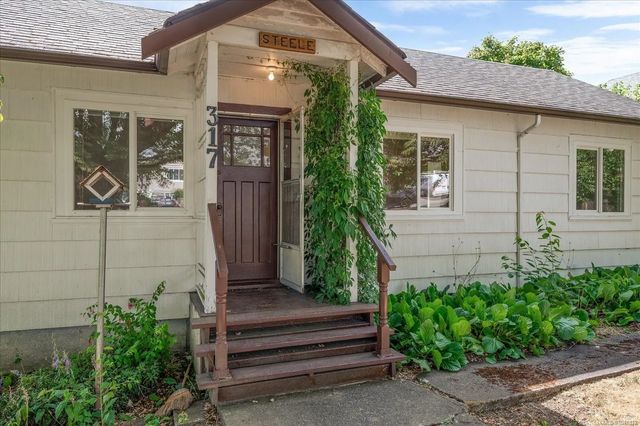 2 of 35 - 317 Baden Powell St, Ladysmith, BC