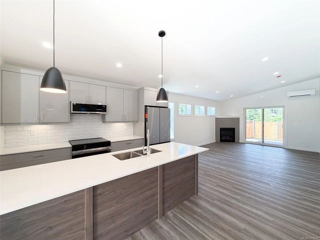 4 of 19 - 3025 Royston Rd 15, Cumberland, BC