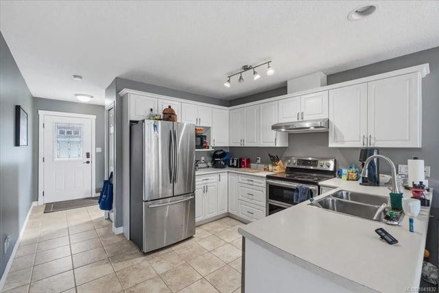 2 of 28 - 4755 Fairbrook Cres, Nanaimo, BC