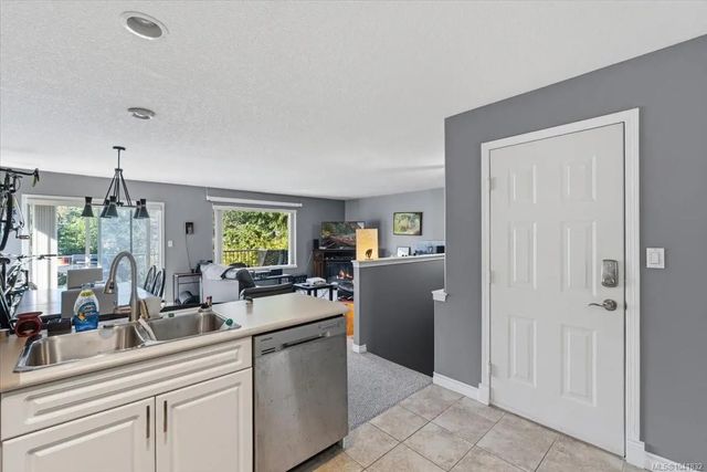 4 of 28 - 4755 Fairbrook Cres, Nanaimo, BC