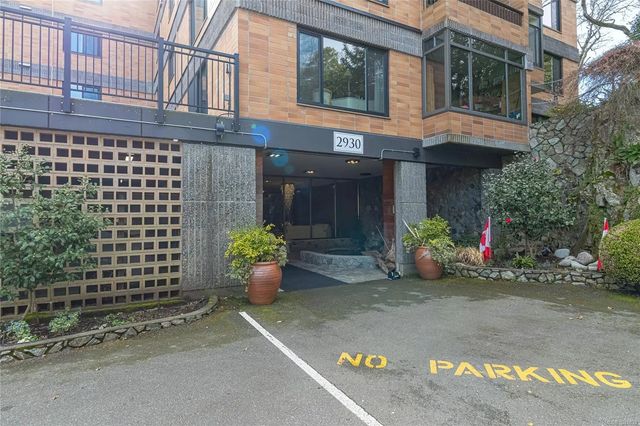 2 of 44 - 2930 Cook St 301, Victoria, BC