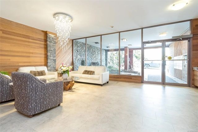 4 of 44 - 2930 Cook St 301, Victoria, BC