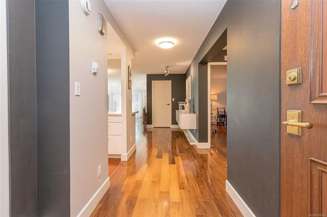 5 of 44 - 2930 Cook St 301, Victoria, BC