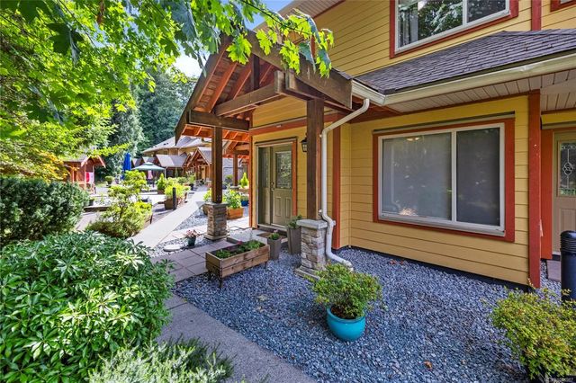 2 of 56 - 1244 4th Ave 302, Ladysmith, BC