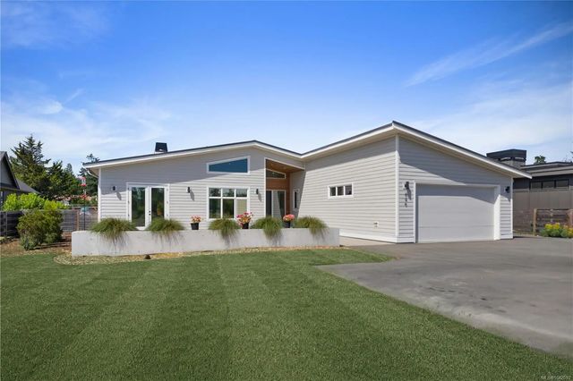 2 of 51 - 846 Birch Rd, North Saanich, BC