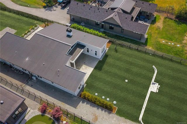 4 of 51 - 846 Birch Rd, North Saanich, BC