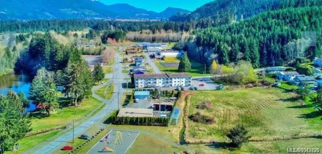 3 of 8 - 400 Macmillan Dr, Sayward, BC
