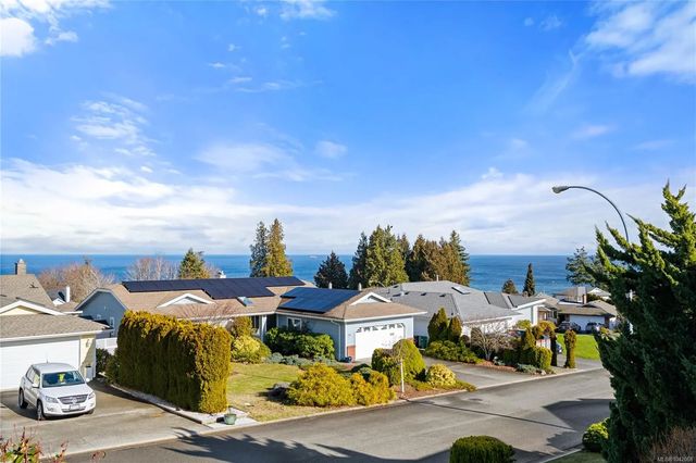 2 of 41 - 819 Athena Pl, Nanaimo, BC
