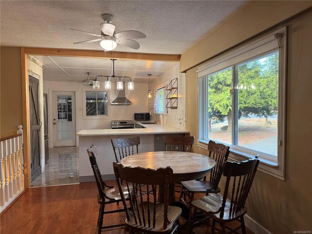 3 of 24 - 3575 Uplands Dr, Nanaimo, BC