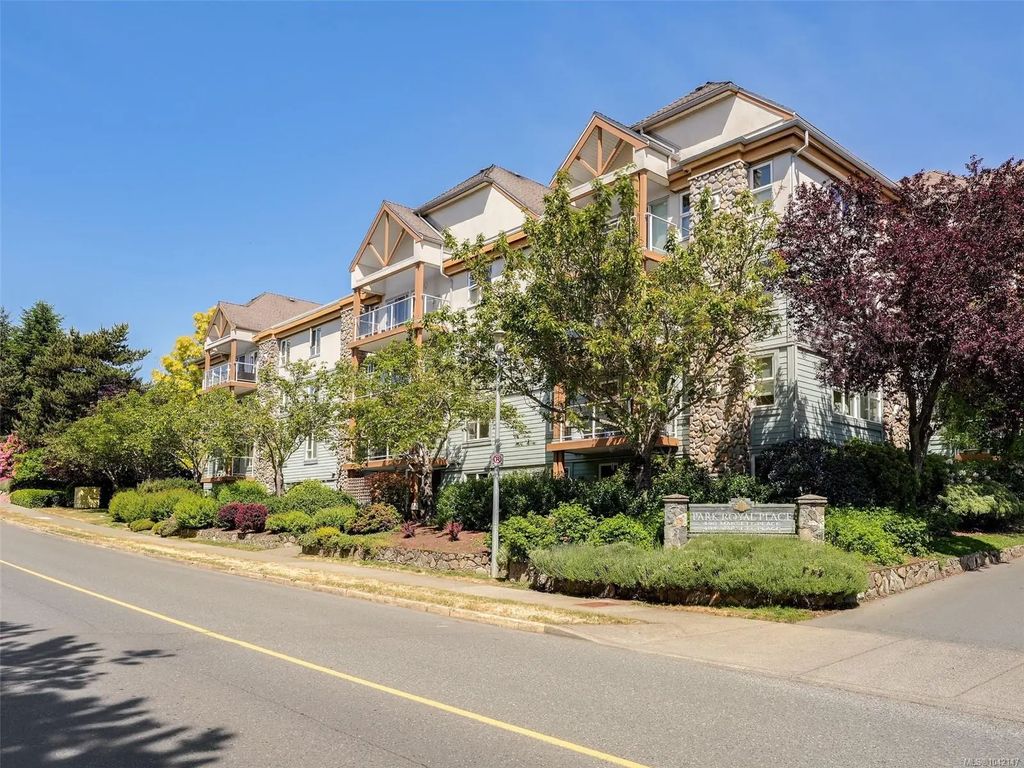 494 Marsett Pl 210, Saanich