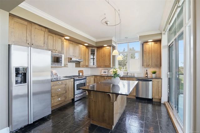 5 of 66 - 225 Rosehill St 201, Nanaimo, BC