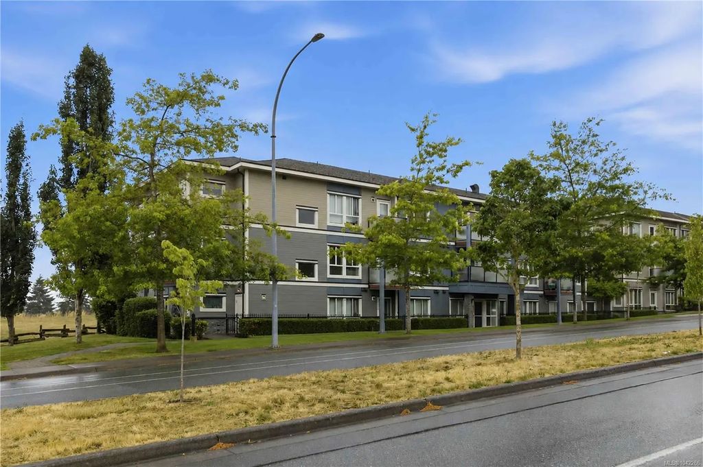 4050 Douglas St 203, Saanich