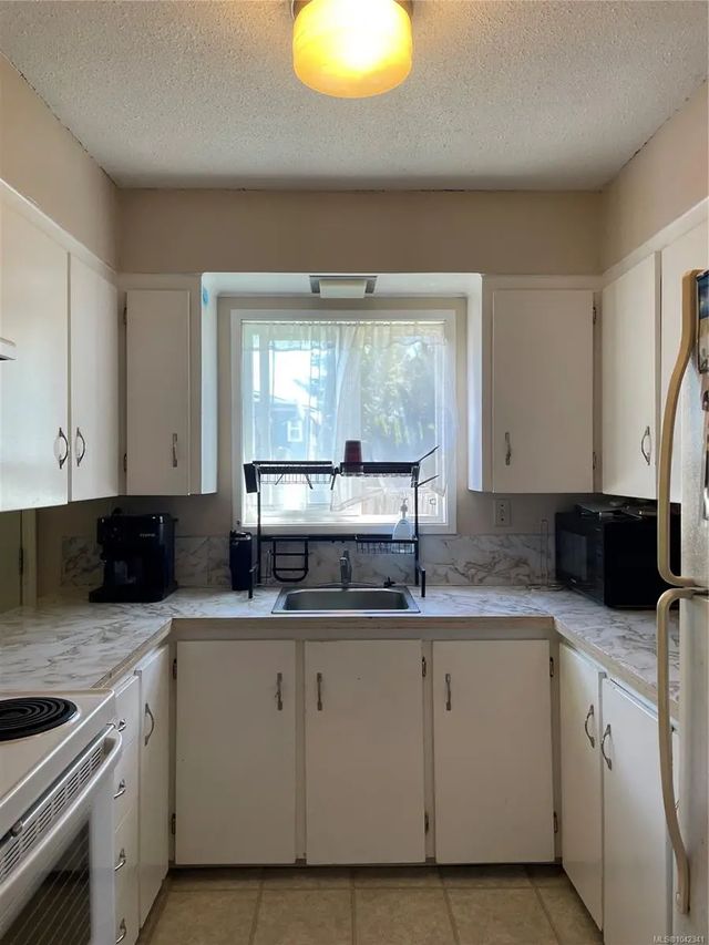 2 of 5 - 4475 Byng Rd, Port Hardy, BC