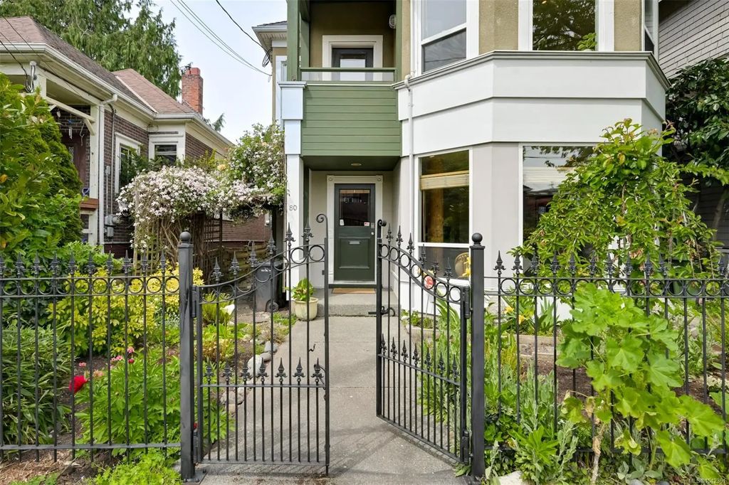 80 San Jose Ave, Victoria