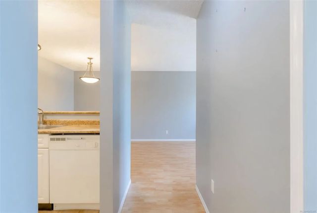 4 of 41 - 8 White St 10, Ladysmith, BC