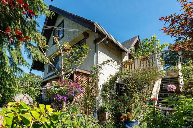 3 of 40 - 1043/1045 Belmont Ave, Victoria, BC