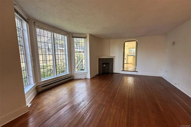 5 of 40 - 1043/1045 Belmont Ave, Victoria, BC