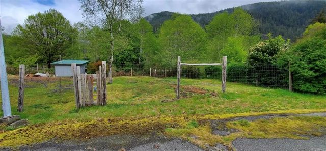 3 of 7 - 8 Freda Rd, Tahsis, BC