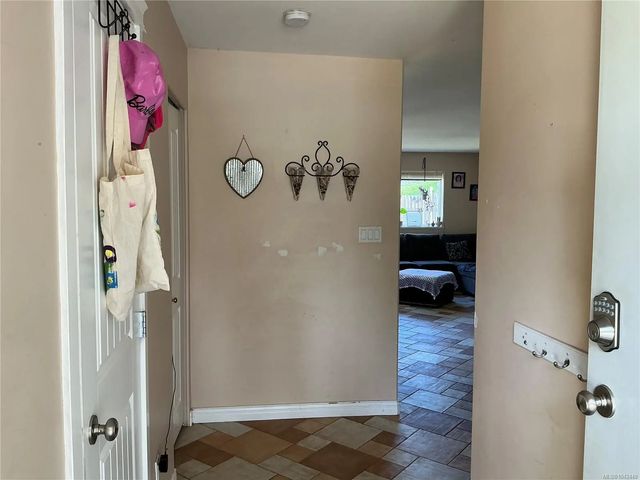 3 of 19 - 677 Otter Rd A, Campbell River, BC