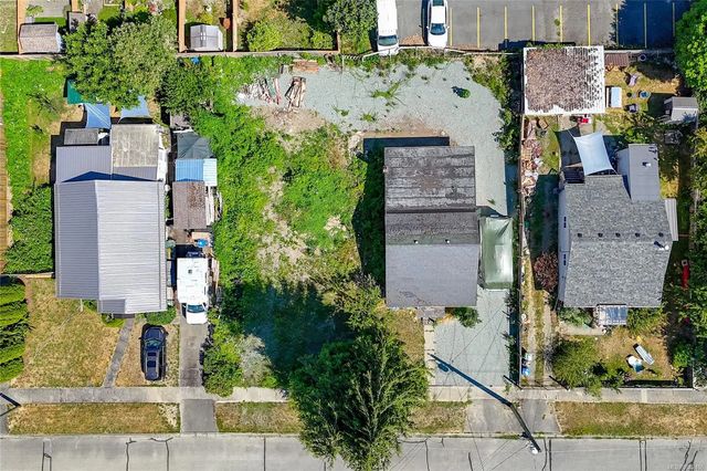 2 of 15 - 675 Powell St, Duncan, BC