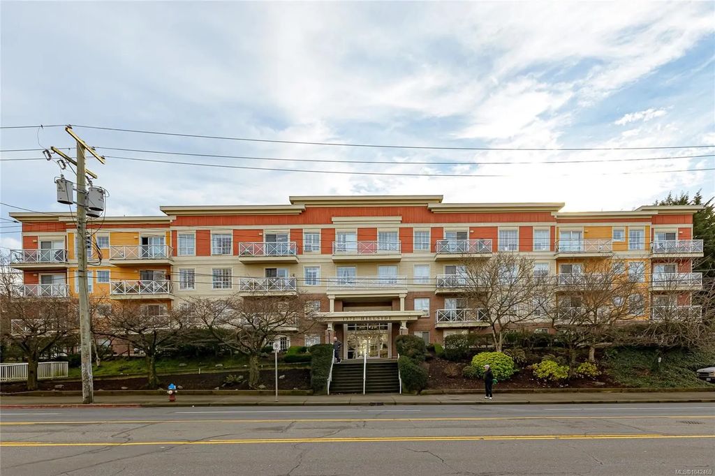 1371 Hillside Ave Ph 10, Victoria