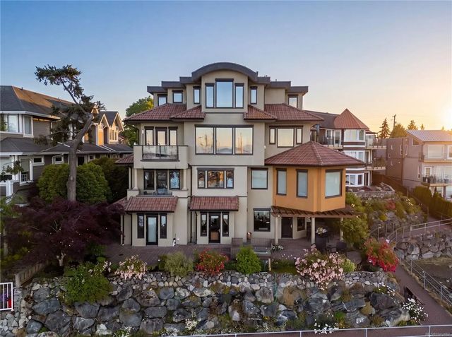 2 of 68 - 9949 Third St 201, Sidney, BC