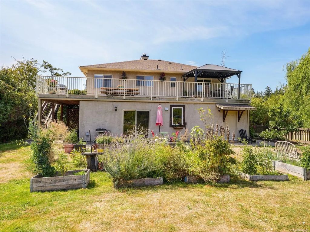 798 Wain Rd, North Saanich