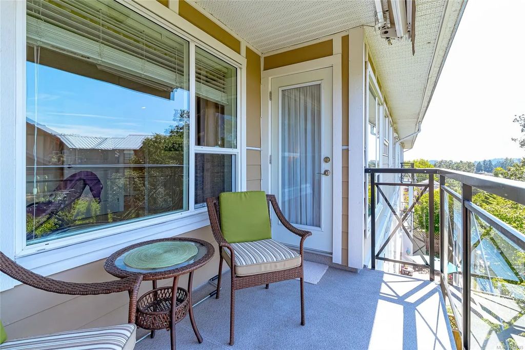 4536 Viewmont Ave 304, Saanich