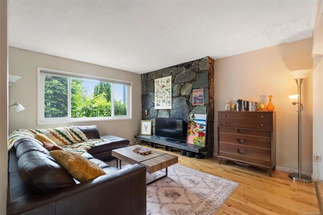 4 of 31 - 941 Inskip St, Esquimalt, BC