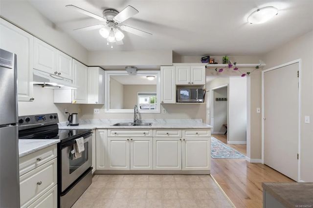 5 of 31 - 941 Inskip St, Esquimalt, BC