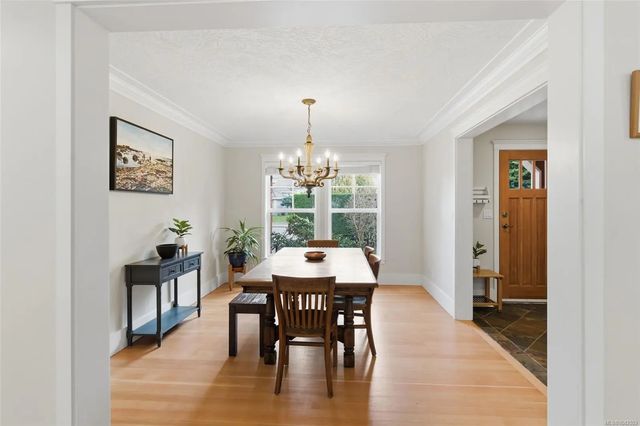 5 of 30 - 647 Temple St, Parksville, BC
