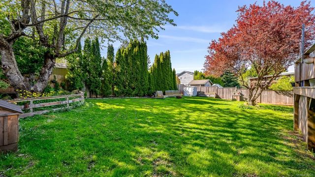 4 of 57 - 1068 Ruby Rd, Campbell River, BC