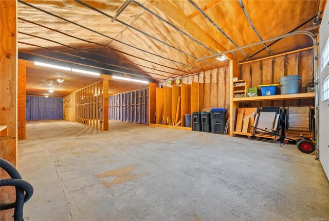 4 of 14 - 1935 Waring Rd, Cassidy, BC