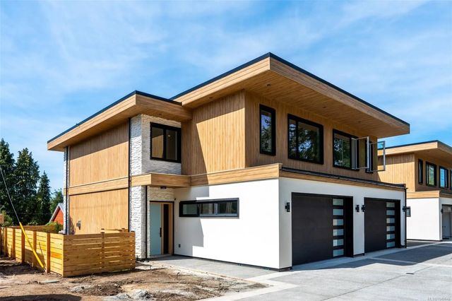 3 of 47 - 3022 Cadboro Bay Rd 1, Oak Bay, BC