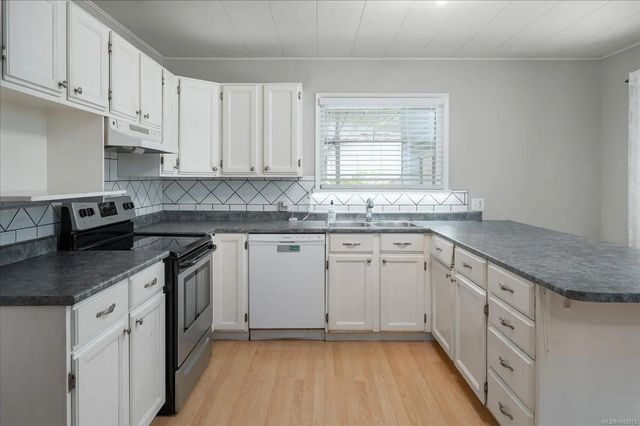 4 of 30 - 261 Villa Rd, Nanaimo, BC
